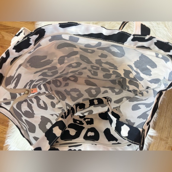 Leopard Print Tote Bag - Picture 3 of 3
